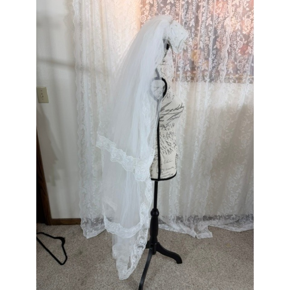 Vintage White Lace Pillbox Bridal Veil Two Tier Tulle Faux Pearl Accents